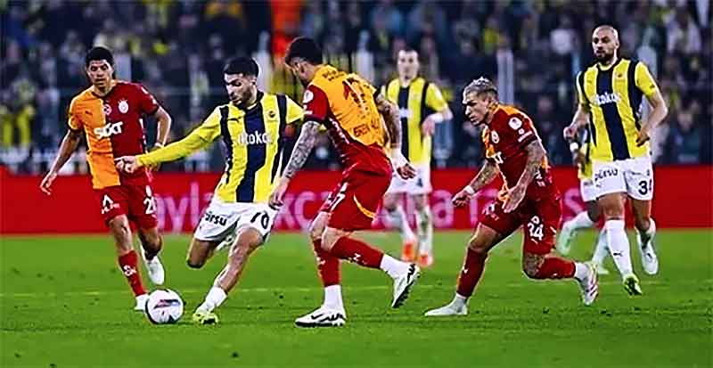 Fenerbahçe Galatasaray derbisi 20:00 da Chobani Stadyumunda Fenerbahçenin ev sahipliğinde oynanacak.