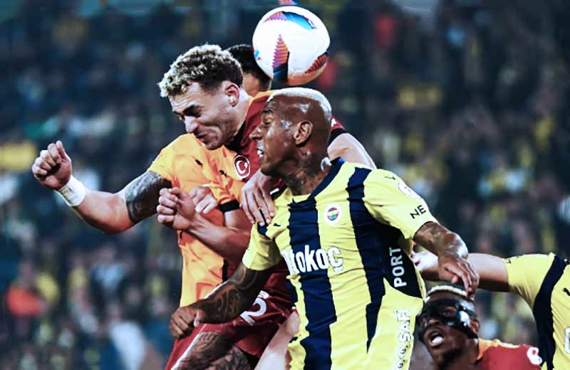 Sakatlıklarla uğraşan Galatasaray camiası ve Okan Buruk , Osimhen , Yunus Akgün ve Lemina'nın Fenerbahçe derbisinde oynayacağı düşünülüyor.